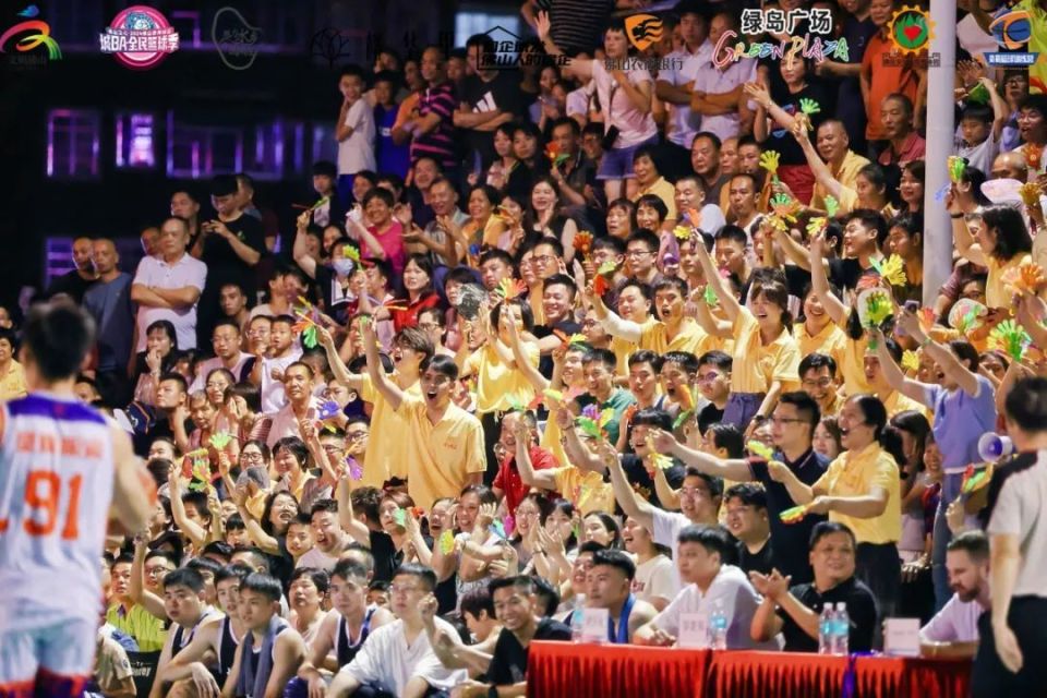 包含精彩对决激发球迷热情，现场气氛火爆的词条