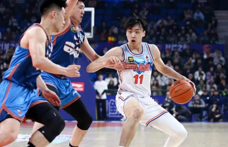 关于新疆男篮力压对手，登顶排行榜继续领跑的信息