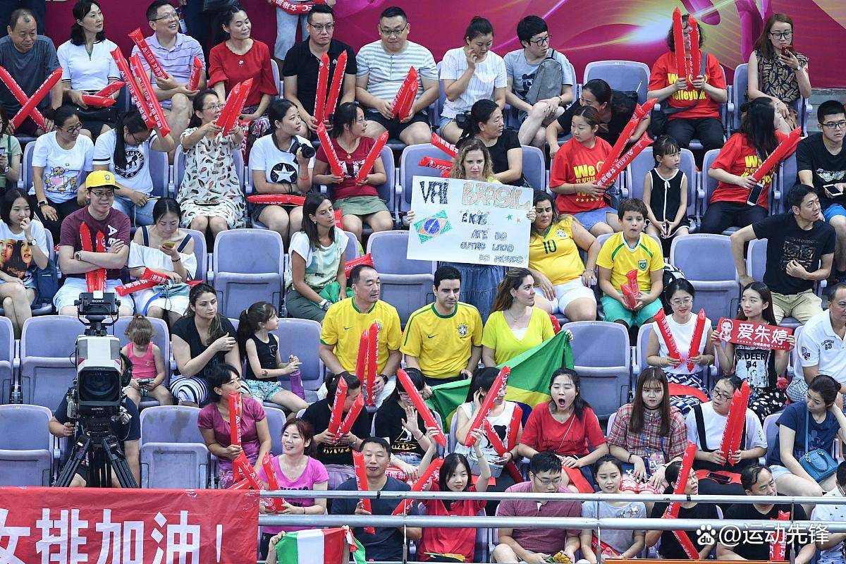 关于劲爆挑战！职业女足队员争夺荣誉殊荣的信息