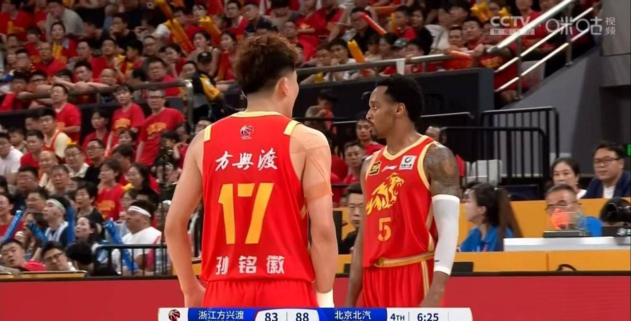 包含浙江男篮全队训练状况出炉，教练组稳扎稳打的词条