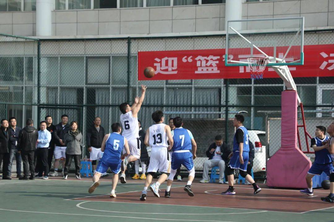 国际篮球赛场上各擒各奋勇争先